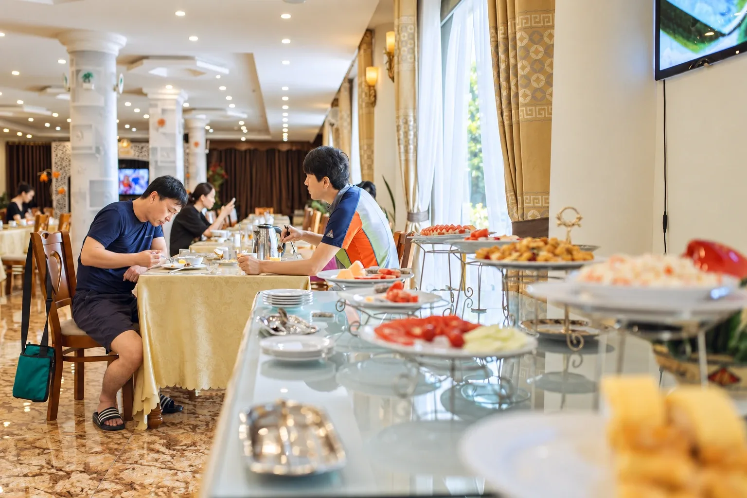 Dining room at 3MG Lakeside Hotel